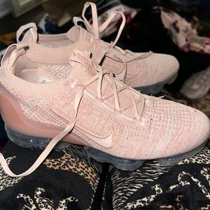 Never worn Nike vapor max blush pink FLY KNIT “pink Oxford”